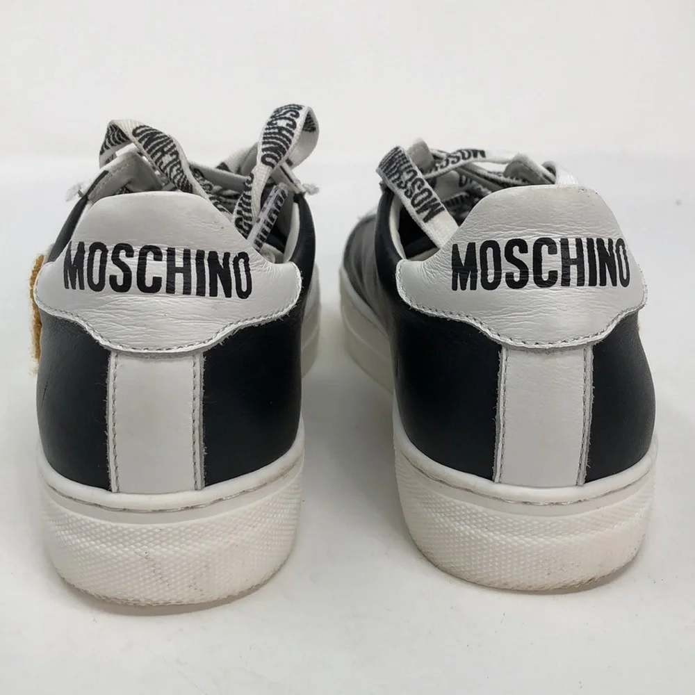 Moschino great 10
